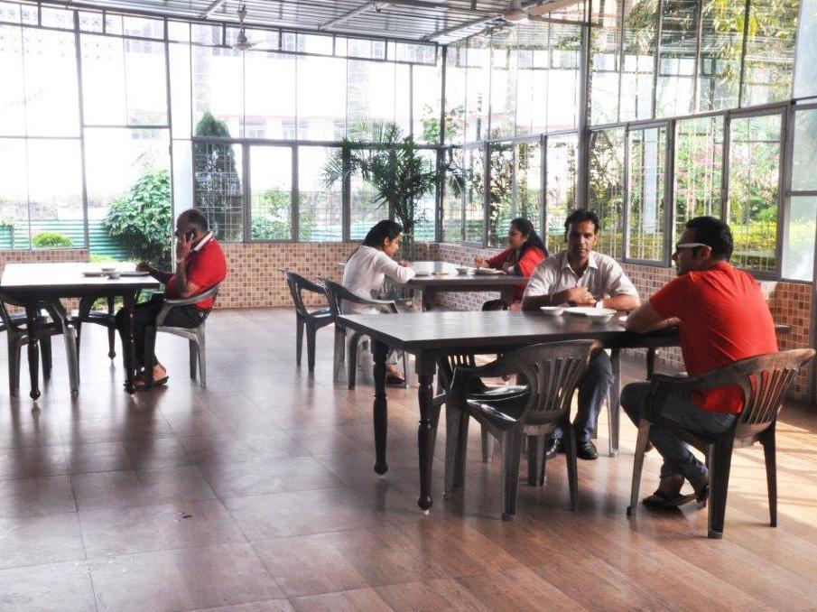 Fabhotel Rr Retreat Dehradun Bagian luar foto