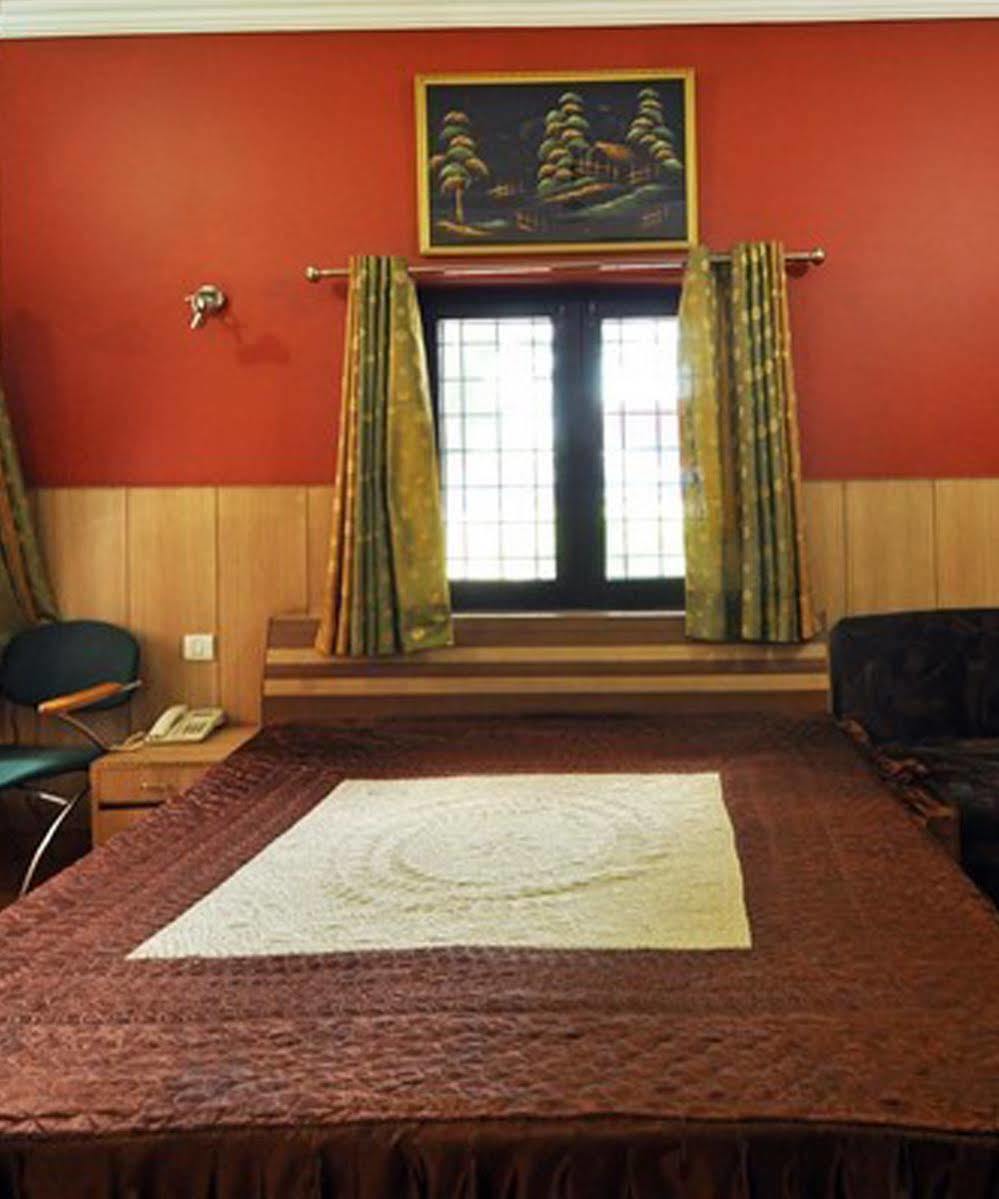 Fabhotel Rr Retreat Dehradun Bagian luar foto